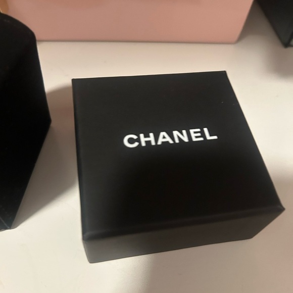 CHANEL silver Rhinestone Curvy Earrings crystal - Picture 2 of 5